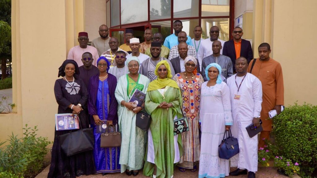 S.I.E : Rencontre avec les représentants des banques, des établissements financiers et du secteur privé.